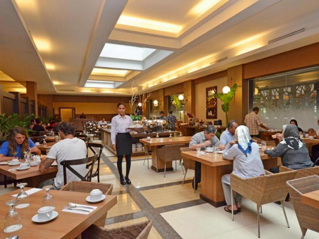 The Axana Hotel Padang  Luaran gambar