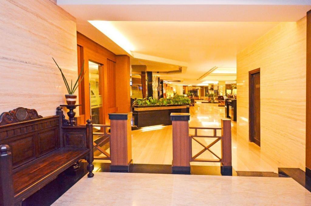 The Axana Hotel Padang  Luaran gambar