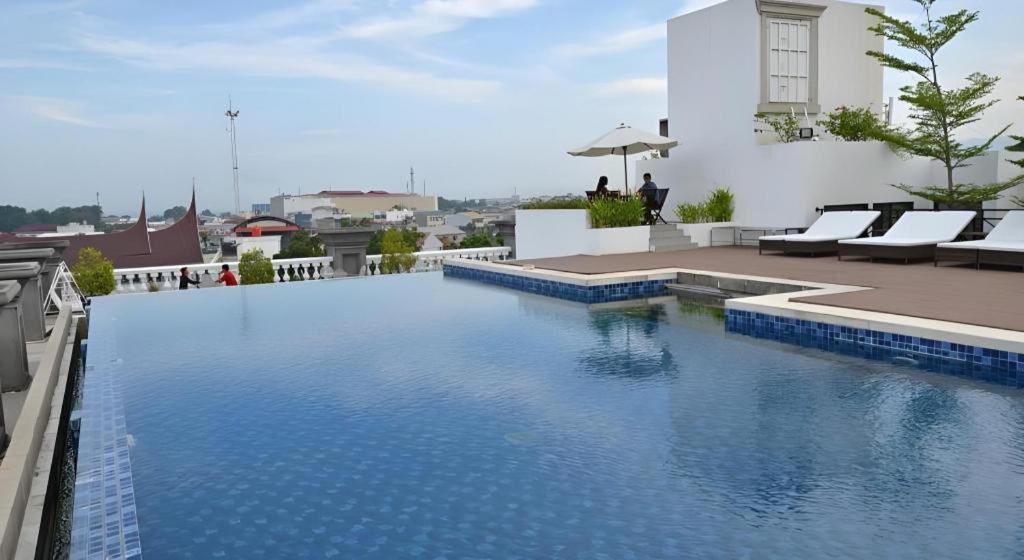 The Axana Hotel Padang  Luaran gambar
