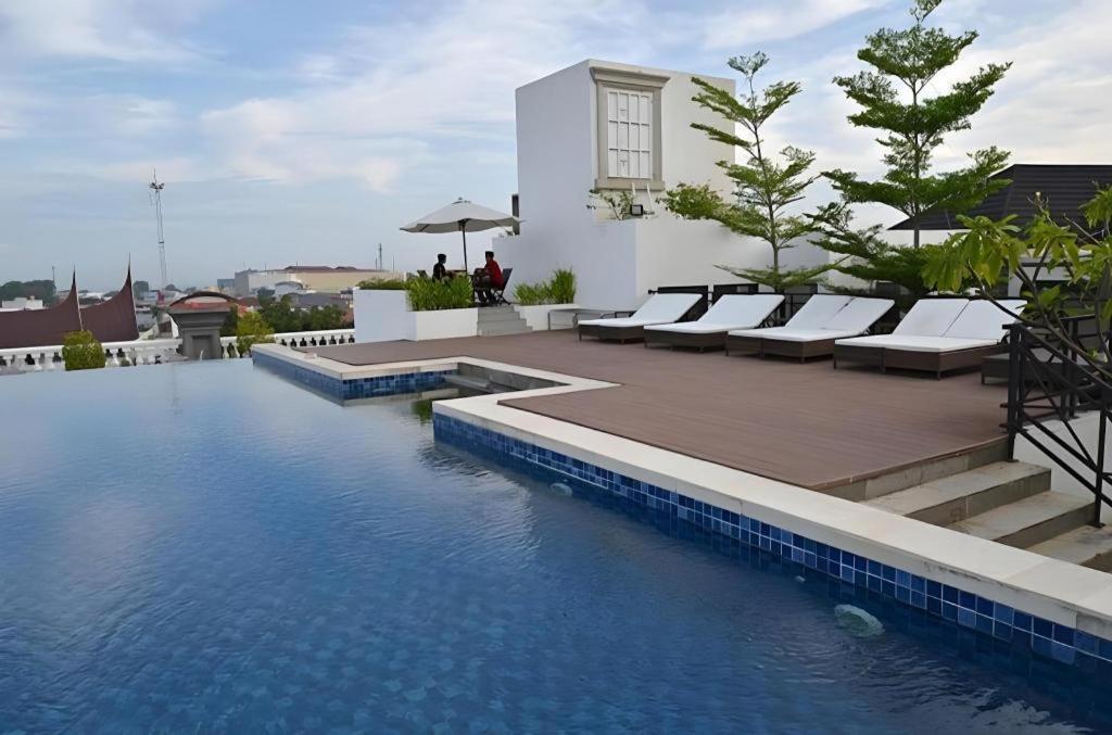 The Axana Hotel Padang  Luaran gambar
