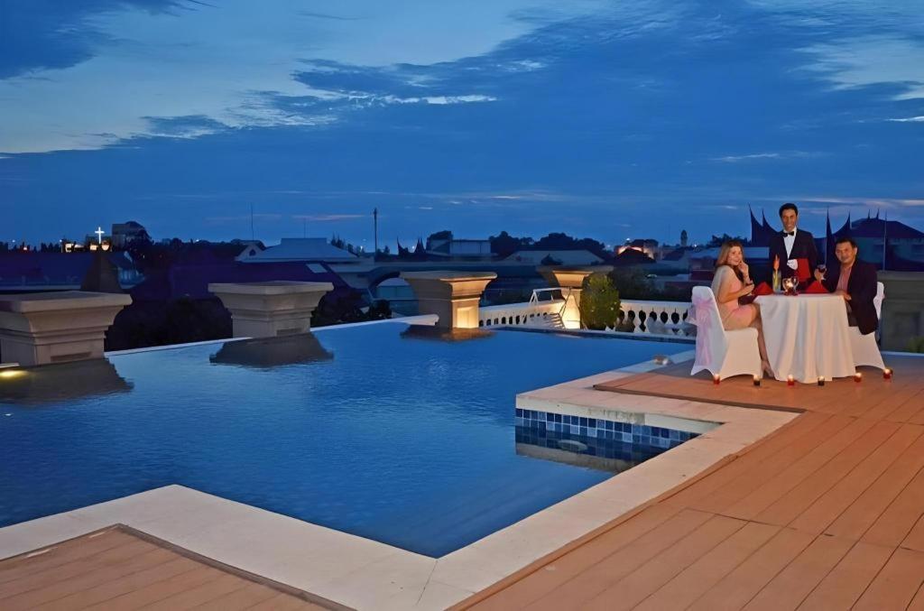 The Axana Hotel Padang  Luaran gambar
