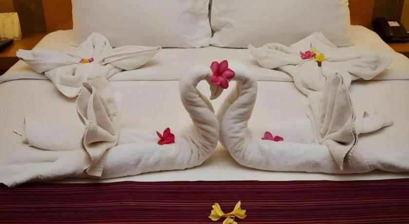 The Axana Hotel Padang  Luaran gambar