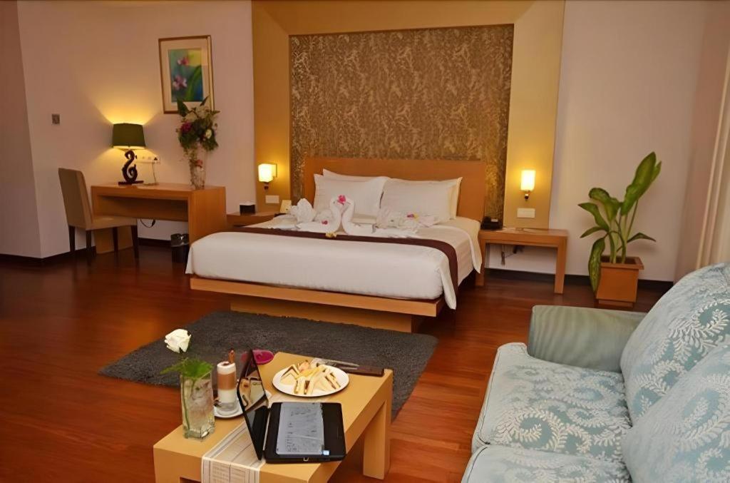 The Axana Hotel Padang  Luaran gambar