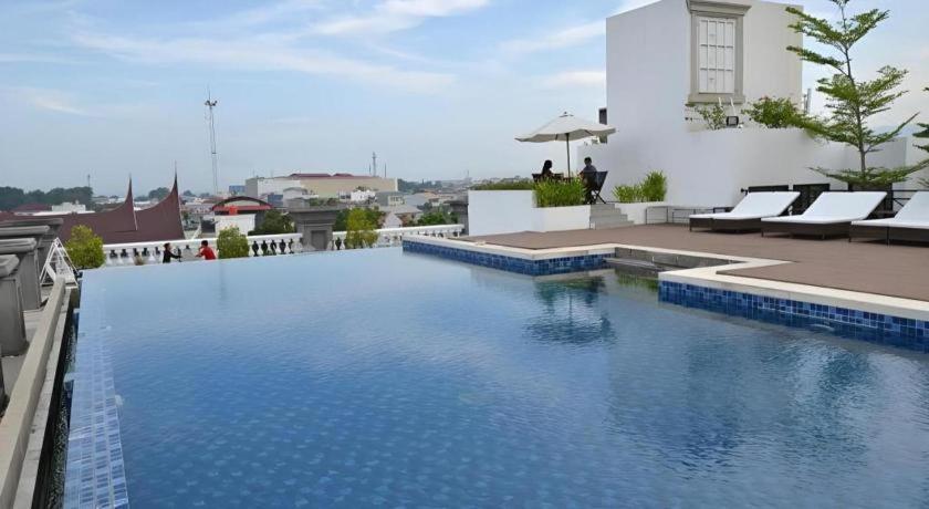The Axana Hotel Padang  Luaran gambar